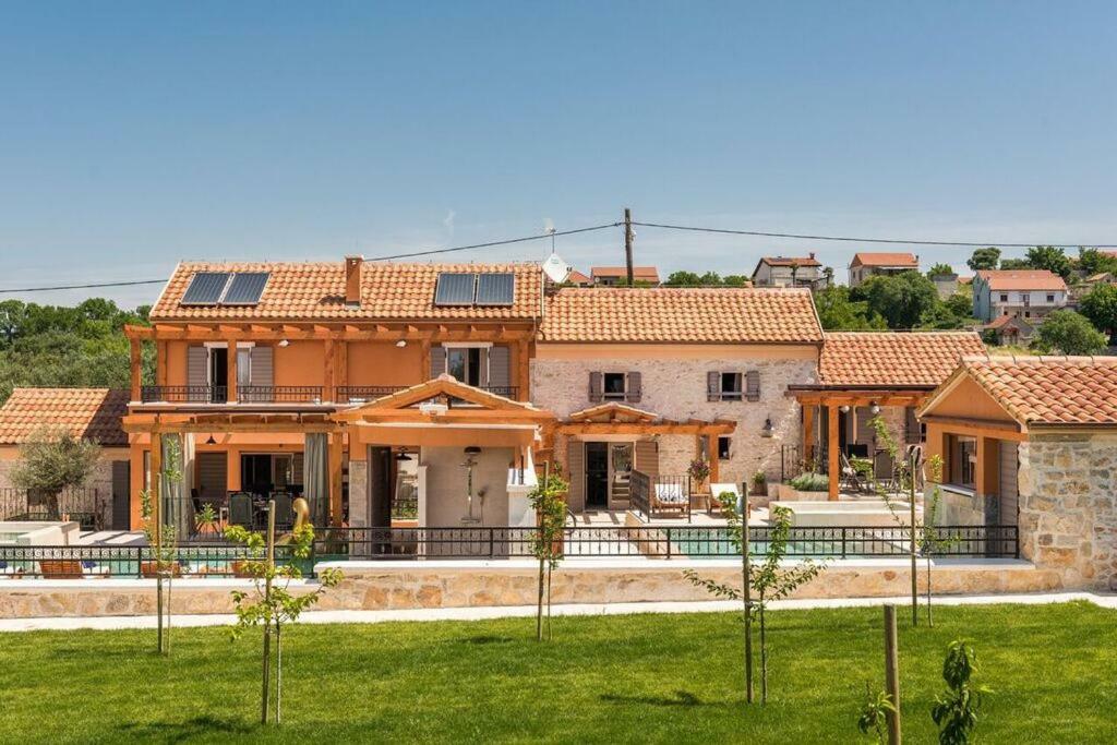 Villa Hirundo Rustica سكرادين المظهر الخارجي الصورة