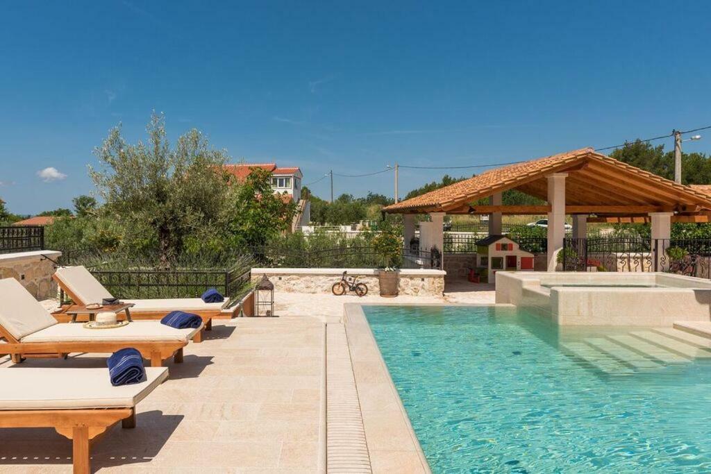 Villa Hirundo Rustica سكرادين المظهر الخارجي الصورة