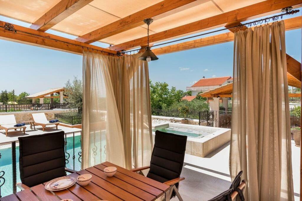 Villa Hirundo Rustica سكرادين المظهر الخارجي الصورة